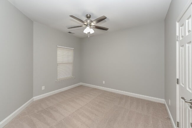 Building Photo - Easy Living in Cottage Grove at 12 Stones