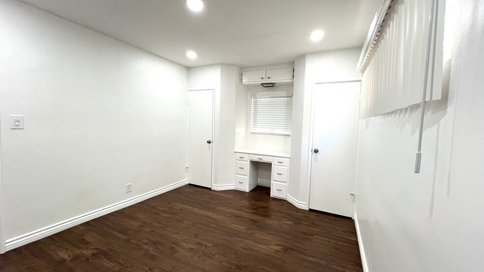 Building Photo - 3155 Linda Vista Rd