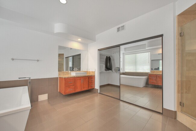 Building Photo - 3571 Rio Ranch Rd