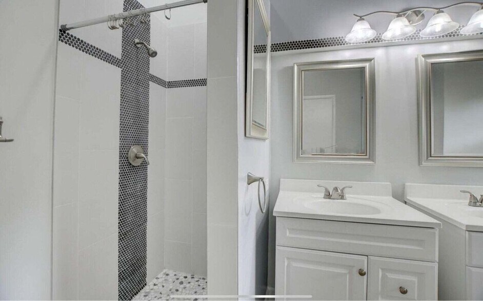 Building Photo - 5286 Sapphire Valley