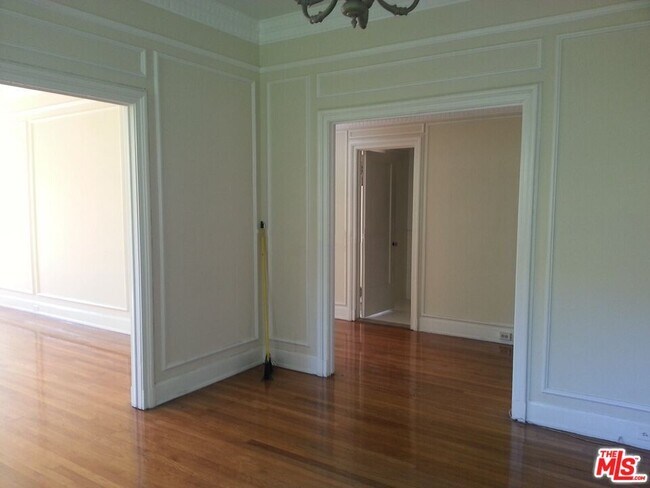 Building Photo - 3278 Wilshire Blvd