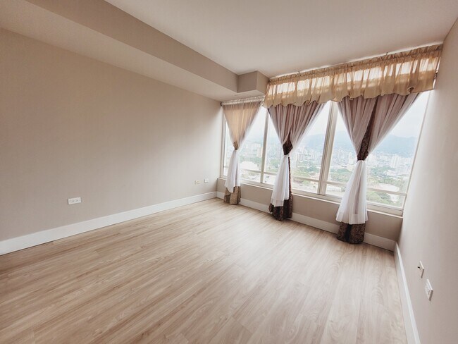 Building Photo - 1009 Kapiolani Blvd