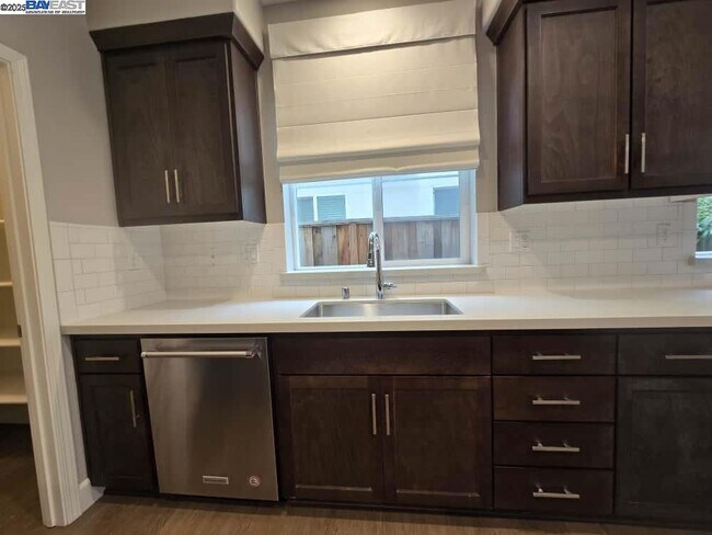 Building Photo - 8553 Waveside Wy