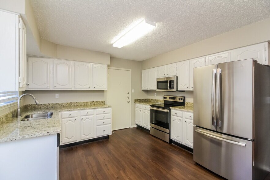 Building Photo - 423 Barton Dr