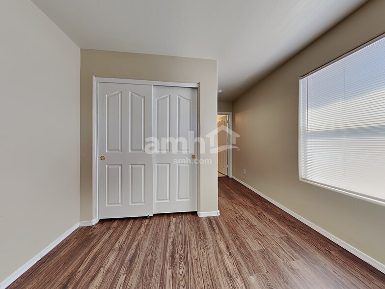 Building Photo - 417 W Dexter Way