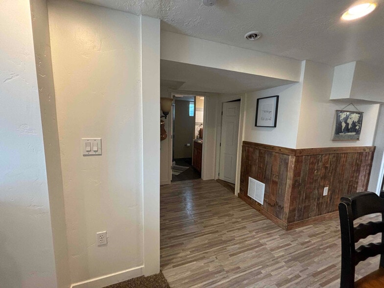 Building Photo - 1251 E 460 S St