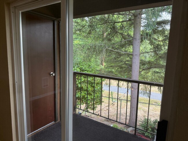 Building Photo - Newly Remodled 3 bed, 2 baths Edmonds Cond...