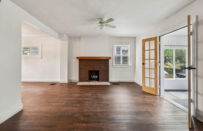 Building Photo - 1066 Kelton Ave