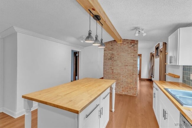 Building Photo - 260 Baynes St