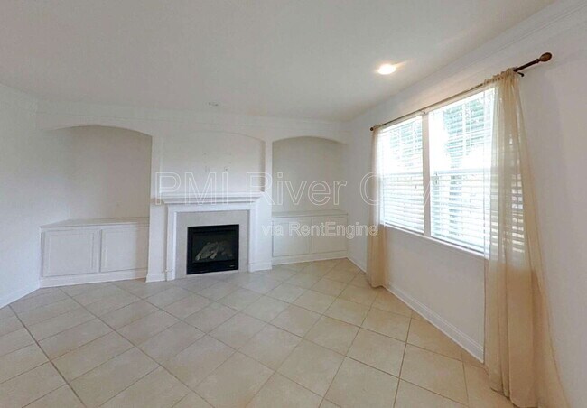 Building Photo - 2099 Club Lake Dr