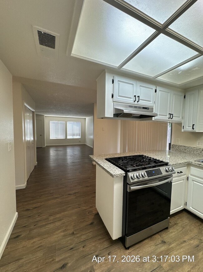 Building Photo - 3103