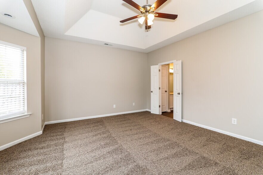 Building Photo - 10222 Green Moss Dr N