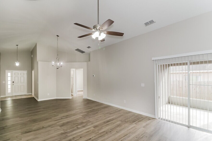 Building Photo - 2213 Merry Rd