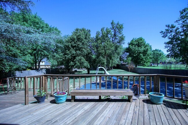 Building Photo - Space Galore In This Jenks South East Home!