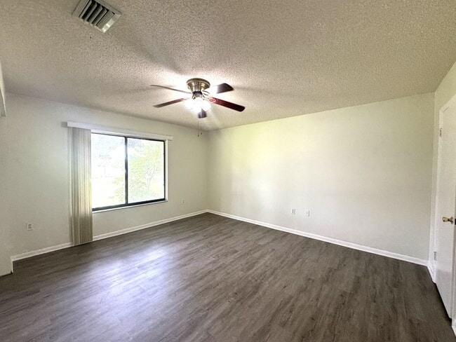 Building Photo - 5845 La Costa Dr