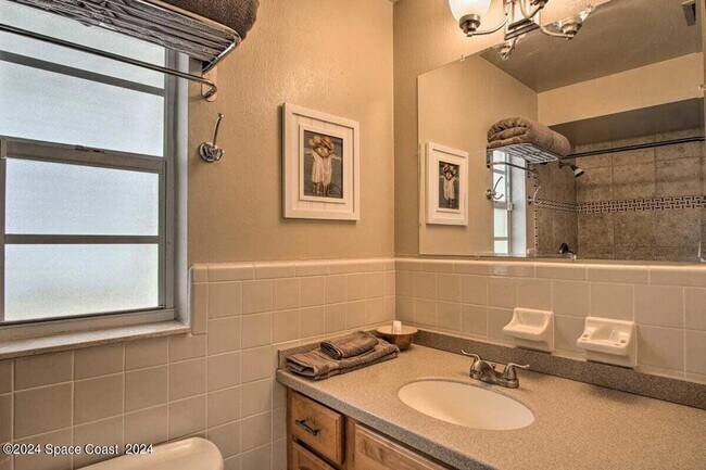 Building Photo - 1640 Coquina Dr