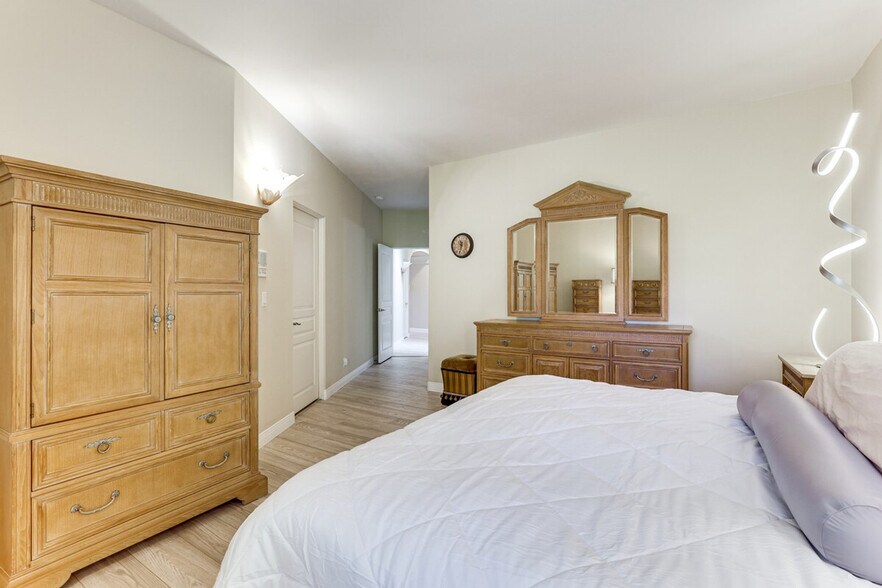 Building Photo - 1831 Samoa Way