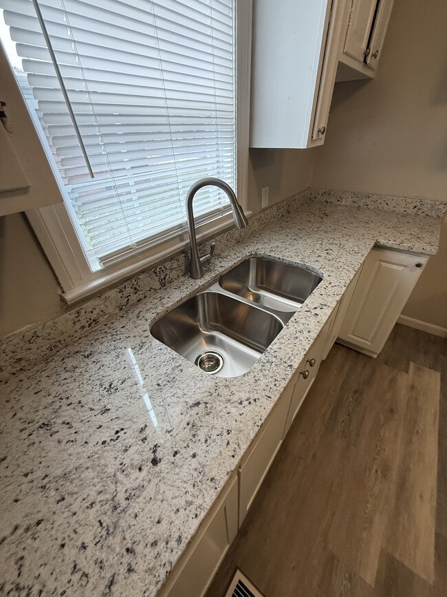 Building Photo - 505 Sunrise Blvd