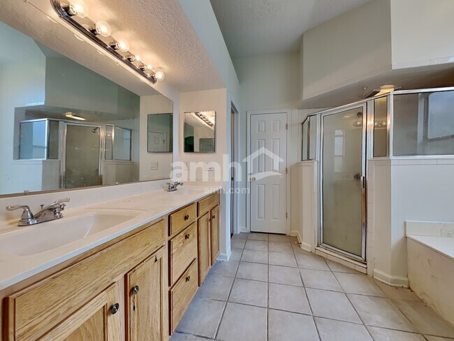 Building Photo - 8629 Derry Dr