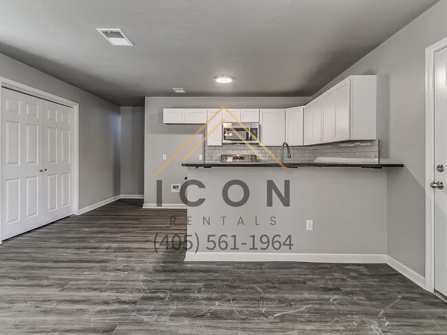 Building Photo - 7409 Kings Manor Ct