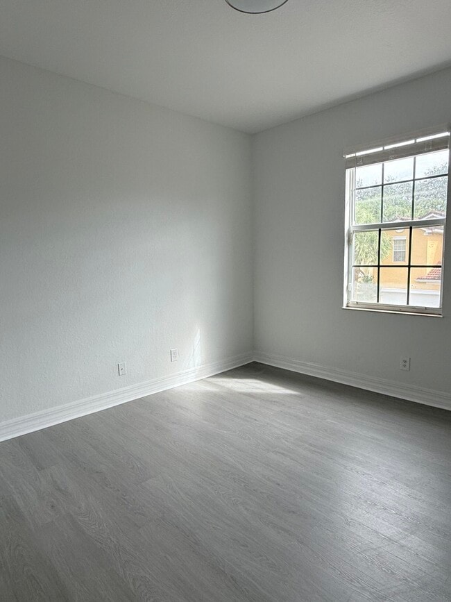 Building Photo - 820 Pipers Cay Dr