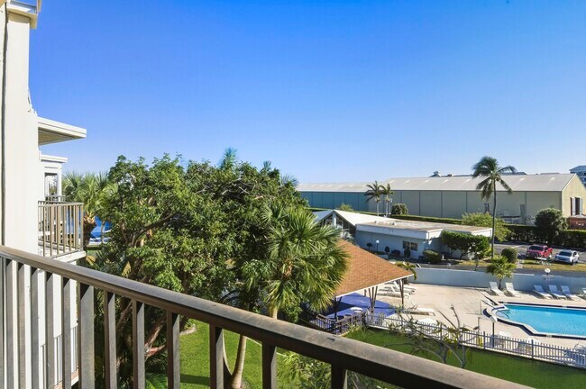 Building Photo - 890 N Federal Hwy