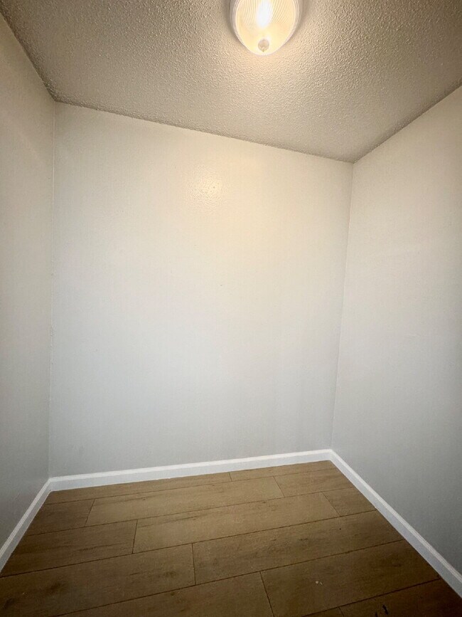 Building Photo - 922 N 1st St