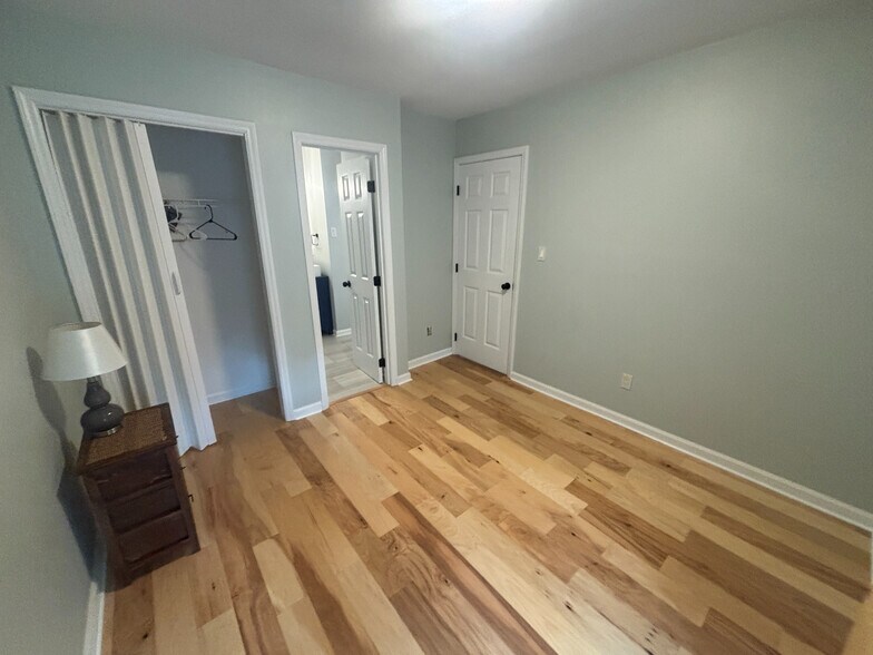 Building Photo - Room in House on Tall Rock Ct