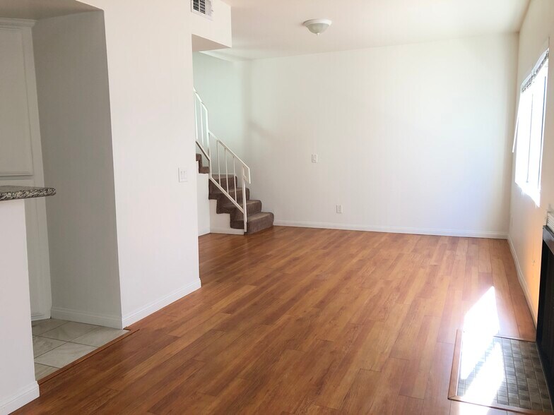 Building Photo - 6139 Fountain Ave