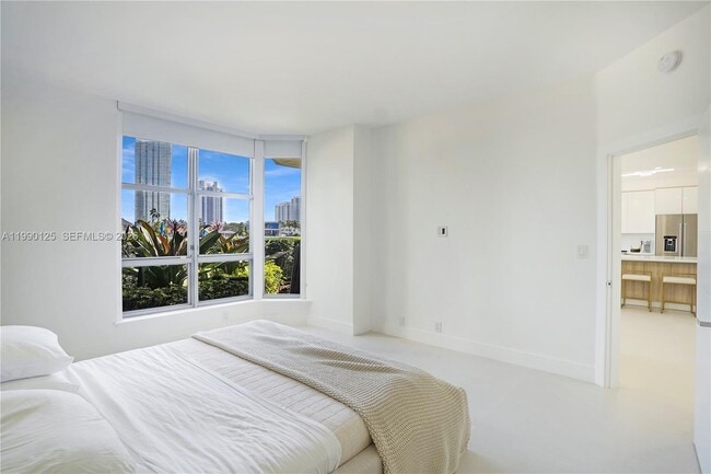 Building Photo - 19101 Mystic Pointe Dr