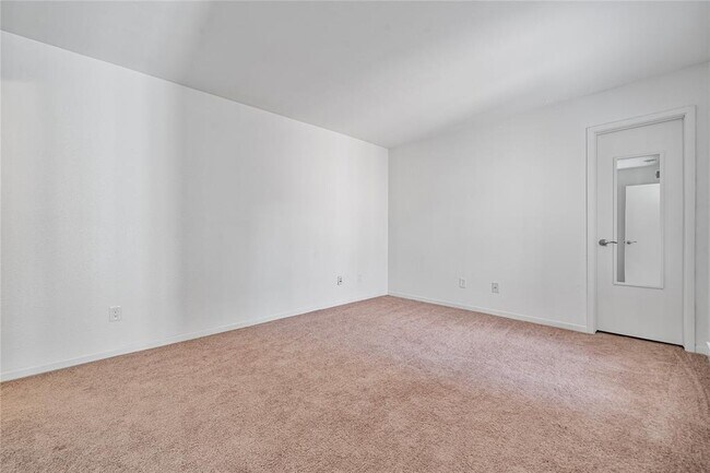 Building Photo - 9400 Doliver Dr