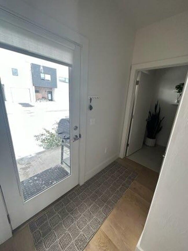 Building Photo - Stunning West End Three Bedroom with Modern Finishes