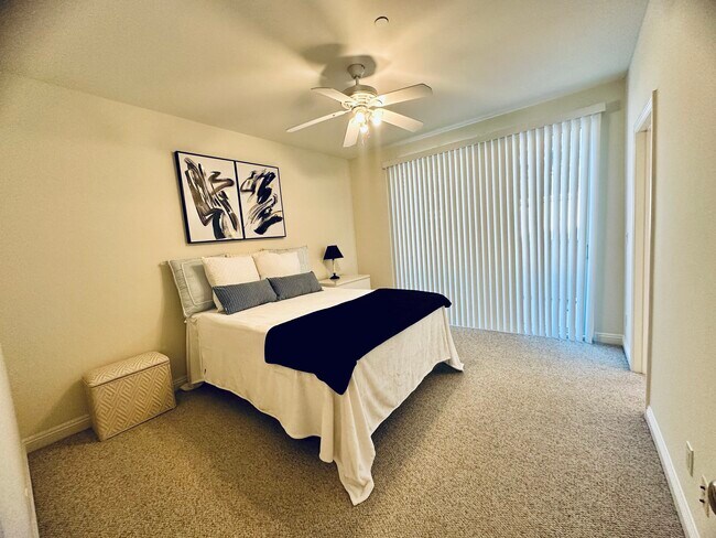Master Bedroom - 4118 W Kling St