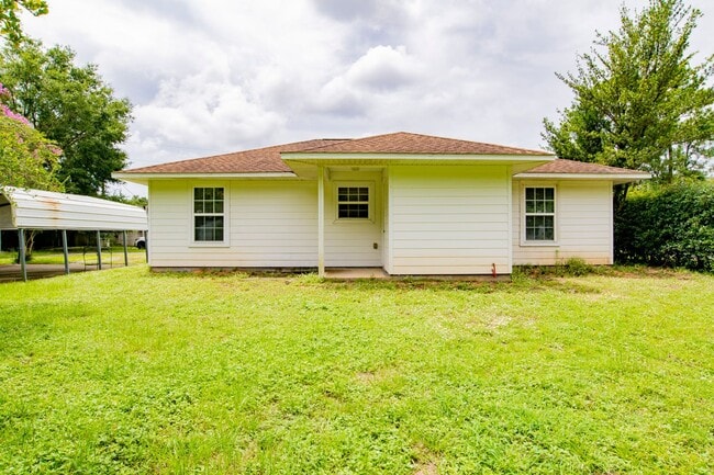 Building Photo - Close to UWF!