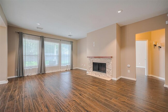 Building Photo - 3911 Fall Branch Dr