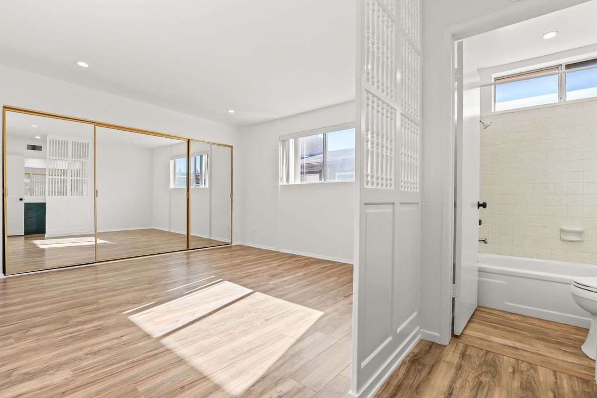 Building Photo - 5500 Lindley Ave