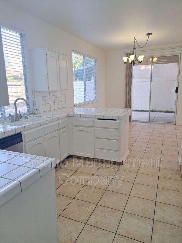 Building Photo - 7530 N Trellis Cir