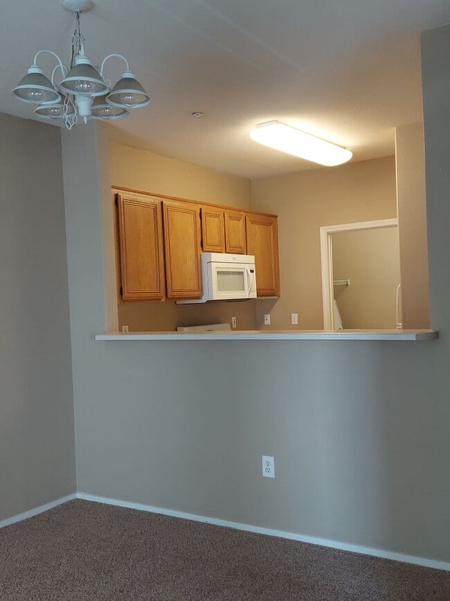 Building Photo - Condo in  Gated Community!!!!