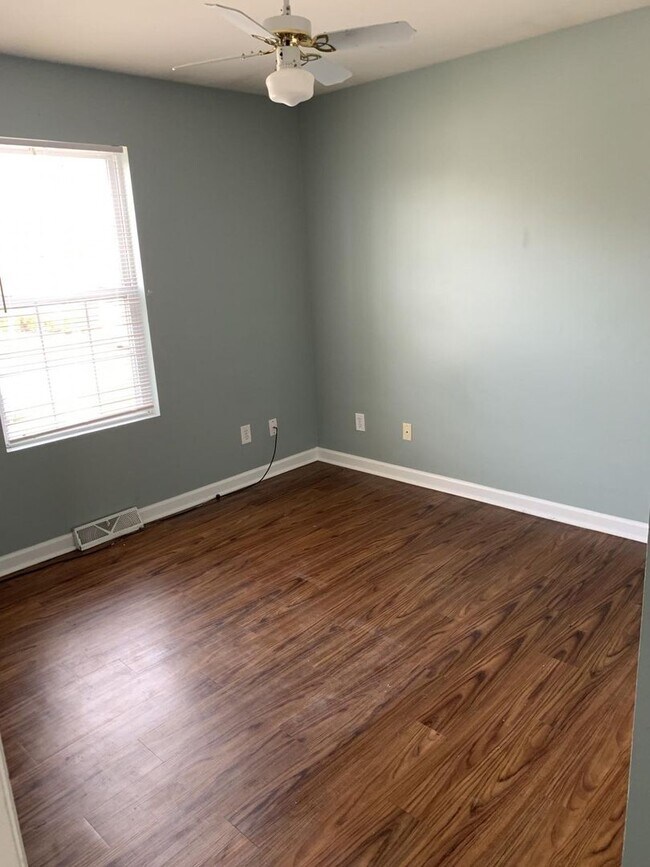 Woodview Dr NiVa 368370 Woodview Dr Lexington KY 40515 Apartment