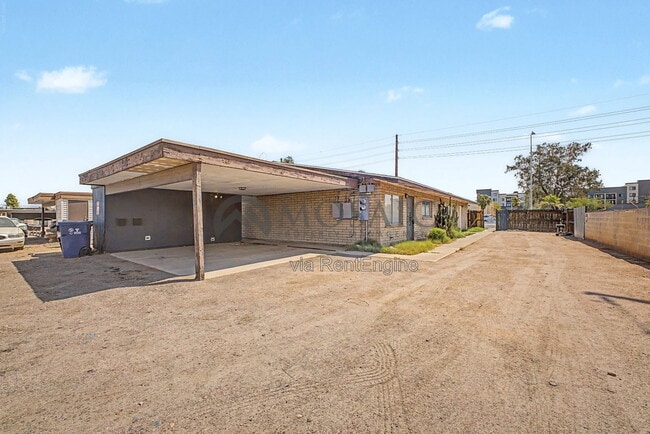 Building Photo - 1204 S McClintock Dr