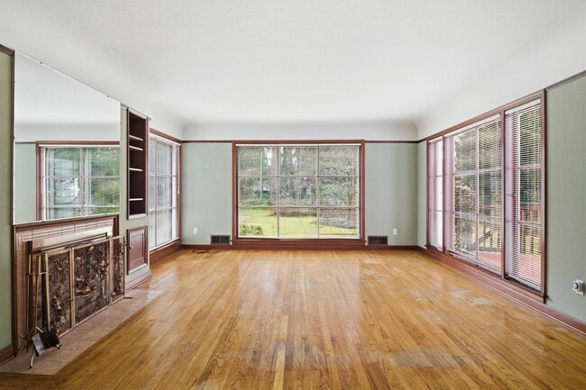 Building Photo - 8131 Veterans Dr SW