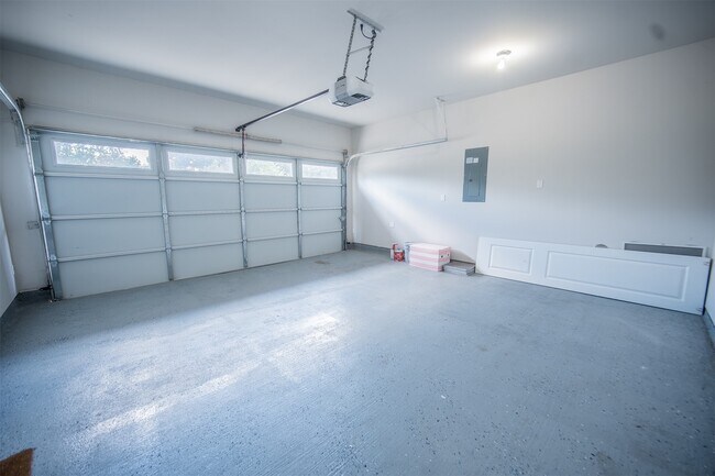 Building Photo - 3738 Mainer St