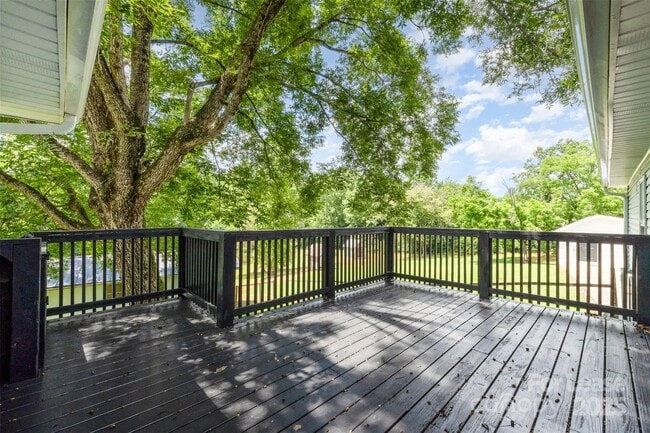 Building Photo - 1164 Bradford Mountain Rd