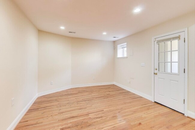 Building Photo - LEASE SPECIAL - $1,995 for a 16-24 month lease. 12 Month lease offered at $2,200 - .Spacious 2 Be...