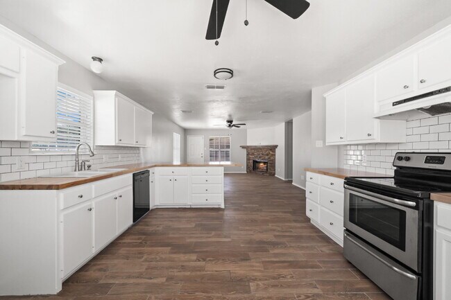 Building Photo - Beautiful 3/2/2 in Frenship ISD