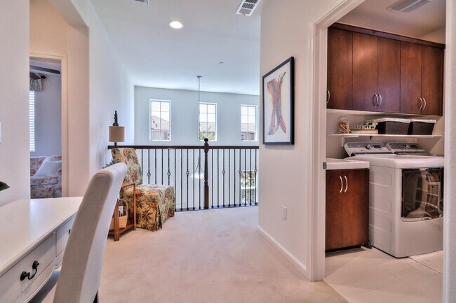 Building Photo - 33 Angra Way