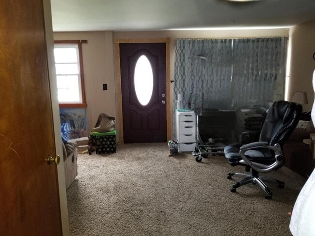 Building Photo - 758 S Huth Rd