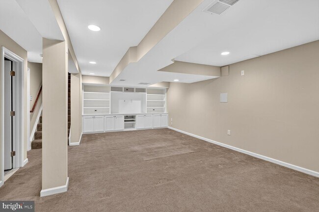 Building Photo - 6015 Backlick Rd