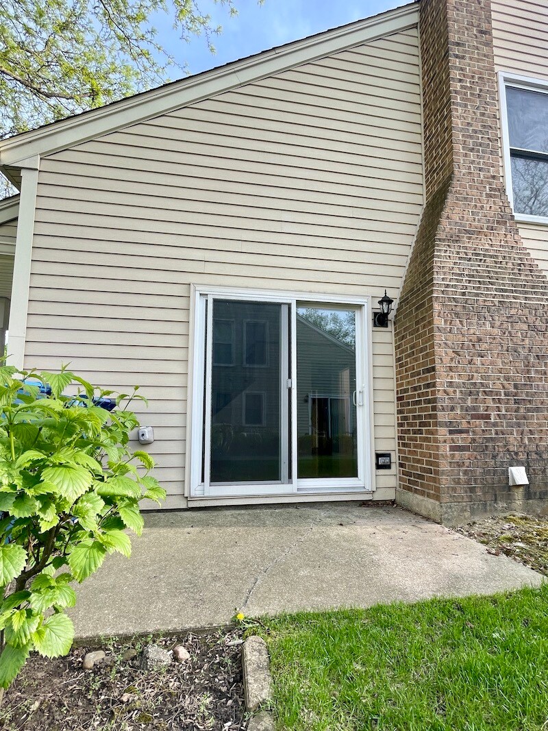 Building Photo - 2670 College Hill Cir
