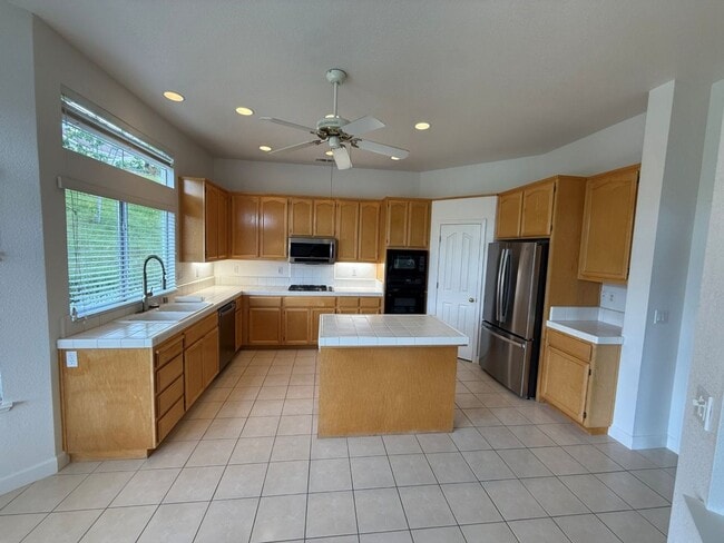 Building Photo - Gated Unique Remodeled 3 Bedroom w/ Golf Course Views in Rancho Solano
